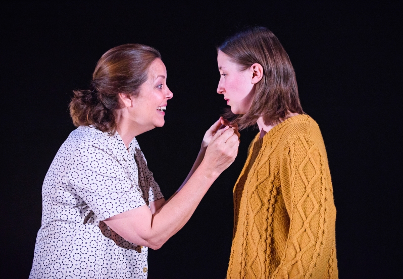 A scene from The Glass Menagerie by Tennessee Williams @ The Courtyard Theatre, West Yorkshire Playhouse. Directed by Ellen McDougall. (Opening 11-09-15) ©Tristram Kenton 09/15 (3 Raveley Street, LONDON NW5 2HX TEL 0207 267 5550 Mob 07973 617 355)email: tristram@tristramkenton.com